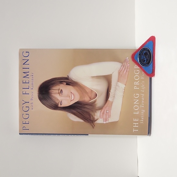 Figure Skating Book+FSC Club  Pin - Picture 1 of 5